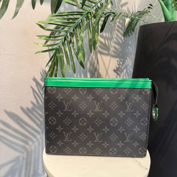 Lv Toiletry Pouch 26 Black Monogram/Green